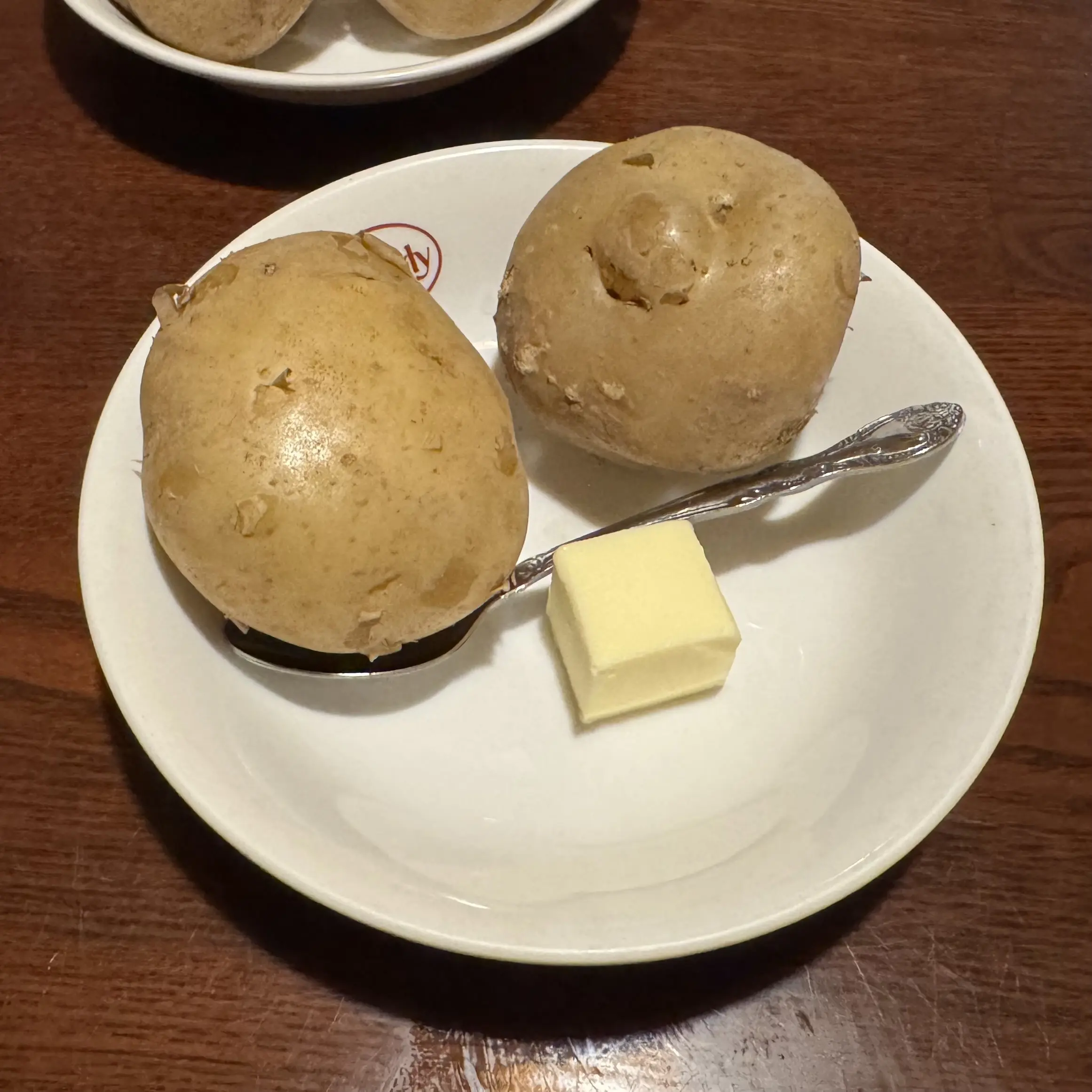 ボンディの前菜の芋2個